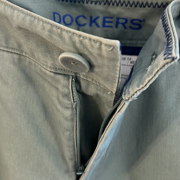 Dockers Women’s Shorts - Picture 3 of 5